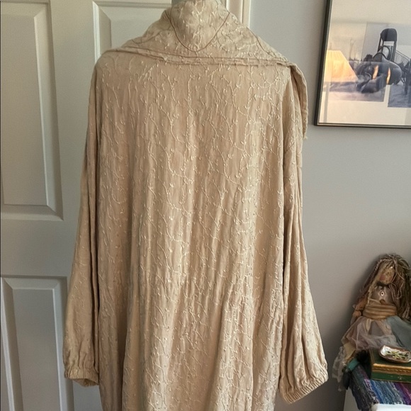 Funky cream hand made coat. - Picture 9 of 12